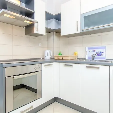 Lidija Apartment *