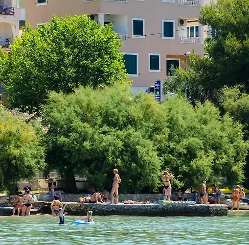 아파트 Lidija 오미스